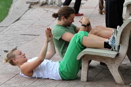 Thể dục buổi sáng ở Hà Nội ảnh 9