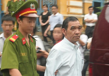 Xử vụ Huỳnh Ngọc Sĩ nhận hối lộ 262.000 USD: Bị cáo tiếp tục phản cung ảnh 4