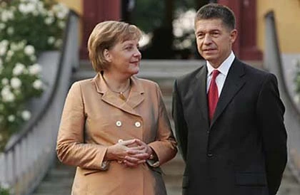 Chân dung phu quân của những "bà đầm thép" ảnh 2