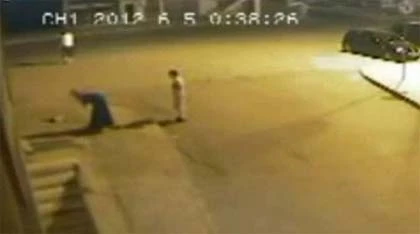 Đang đi, thiếu nữ đẻ rớt! ảnh 2