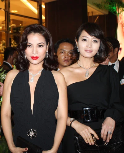 Ngọc Ánh khoe dáng bên 'nữ hoàng sexy' Kim Hye Soo ảnh 2