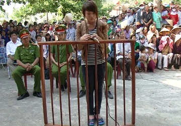 Nữ sinh lớp 12 bóp cổ ông nội cướp tiền ảnh 1