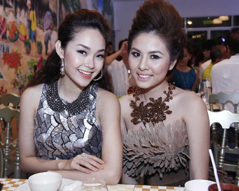 Vân Trang mặc váy chim công ảnh 3 Vân Trang mặc váy chim công ảnh 3