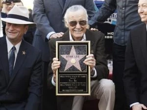 Tác giả truyện tranh nổi tiếng Stan Lee nhận "sao" ảnh 1