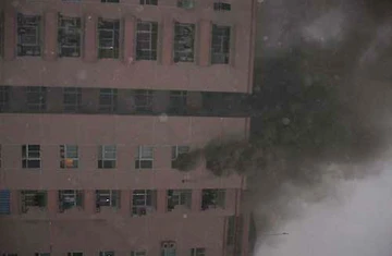 Cháy lớn tòa nhà 18 tầng: Gào thét cầu cứu vì mắc kẹt ảnh 1 Cháy lớn tòa nhà 18 tầng: Gào thét cầu cứu vì mắc kẹt ảnh 1