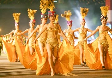 Dự Carnaval Hạ Long 2010, du khách bị “chặt chém” ảnh 1