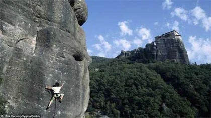 Chiêm ngưỡng những tu viện "lơ lửng giữa trời" ảnh 5