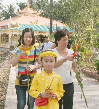 Hái lộc đầu năm làm hỏng môi trường ảnh 1