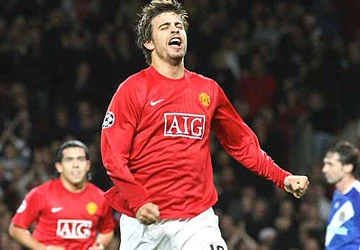 Rio Ferdinand: Gerard Pique sẽ chẳng là gì nếu ở lại M.U ảnh 1