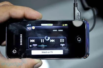 Điều khiển TV thiết kế giống điện thoại iPhone ảnh 4