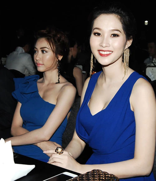 Thu Thảo đọ dáng cùng Ngân Khánh ảnh 2