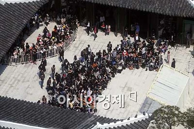 Hình ảnh đầu tiên về đám cưới Jang Dong Gun - Go So Young ảnh 4