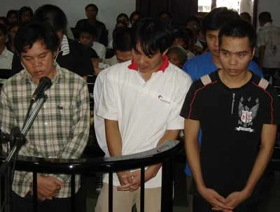 Một cảnh sát cưỡng đoạt tài sản của các tiếp viên ảnh 1