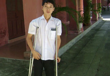 Thí sinh bại liệt vượt “vũ môn” ảnh 1