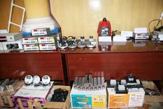 Máy chèn, phá sóng của bọn Nguyễn Hữu Chánh bị cơ quan An ninh Việt Nam thu giữ. Máy chèn, phá sóng của bọn Nguyễn Hữu Chánh bị cơ quan An ninh Việt Nam thu giữ.