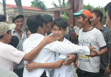 Đường về của người được đặc xá - Bài 2: “Mẹ ơi, mau về với con!” ảnh 2