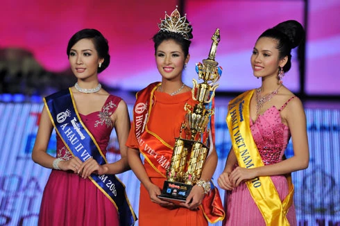 Á hậu Hoàng My tham dự Miss Universe 2011 ảnh 2