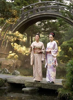 Dương Tử Quỳnh (trái) và Chương Tử Di trong phim "Hồi ức của một geisha". Ảnh: Sony Pictures. Dương Tử Quỳnh (trái) và Chương Tử Di trong phim "Hồi ức của một geisha". Ảnh: Sony Pictures.
