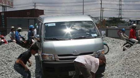 Kẹt xe "cứng ngắc" hơn 5km trên xa lộ Hà Nội ảnh 4