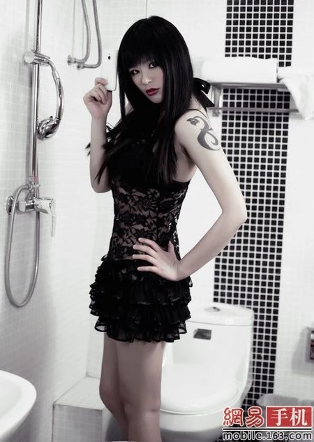 Meizu MX “câu khách” bằng chân dài ảnh 21