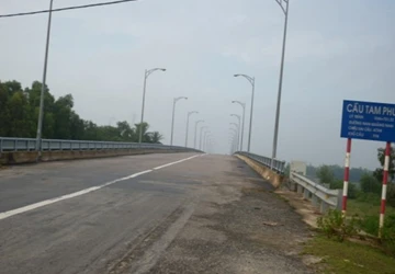 Bệnh tình hành hạ, nửa đêm lên cầu tự sát ảnh 1