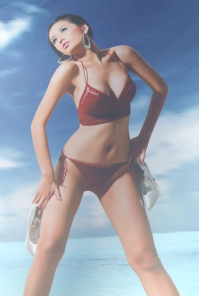 Ảnh bikini Mai Phương Thúy làm "nóng" Nha Trang ảnh 5