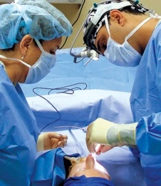 Phun vitamin chữa nám: “sơn” cho đẹp hay trị tận gốc? ảnh 1