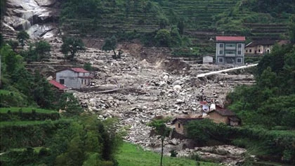 Lũ lụt nặng nhất trong 55 năm tấn công Trung Quốc ảnh 9