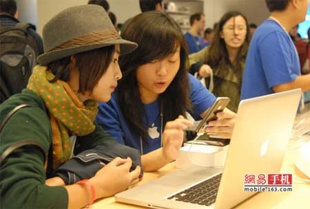 iPhone 4 "cháy hàng" ở Trung Quốc ảnh 8