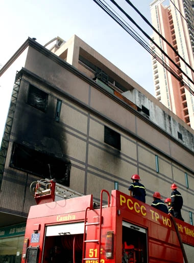 Cháy ở Trung tâm thương mai Thuận Kiều Plaza ảnh 4