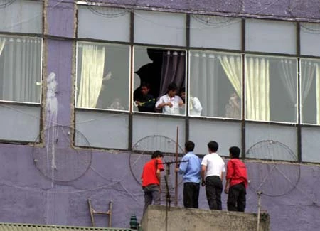 Nhà hàng 14 tầng bốc khói, nhân viên hoảng loạn ảnh 6