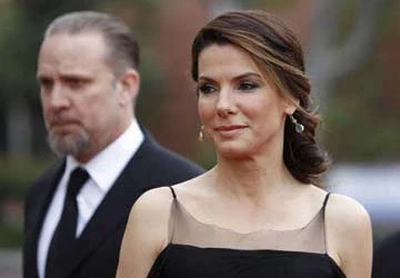 Giới phim khiêu dâm trục lợi trên bất hạnh của Sandra Bullock ảnh 1