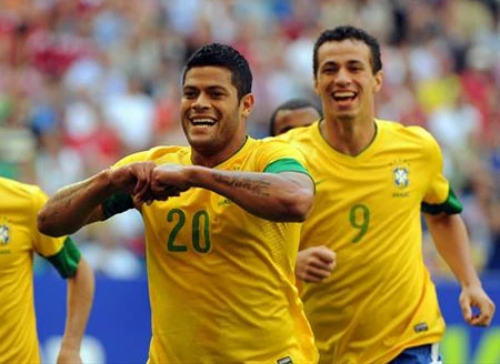 “Sát thủ” Hulk tỏa sáng, Brazil đè bẹp Đan Mạch ảnh 1