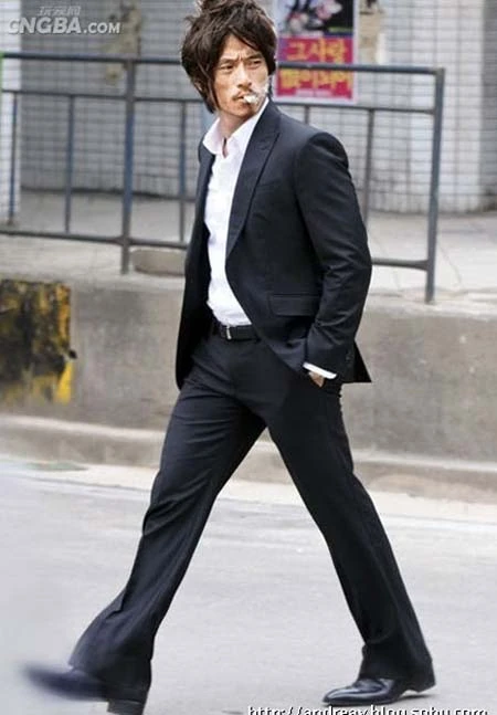 Cư dân mạng phát sốt vì "hot boy" ăn mày ảnh 10