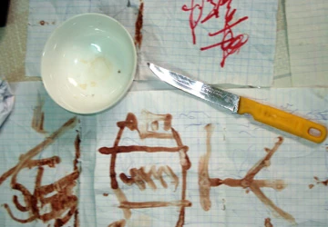 Bắt thầy lừa “cắt lưỡi, vẽ bùa” ảnh 2