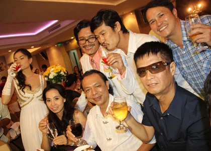 Diễn viên Công Ninh cưới vợ trẻ ở tuổi ngoài 50 ảnh 11