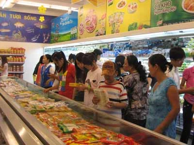 Nhiều siêu thị tưng bừng khuyến mãi đầu năm ảnh 2