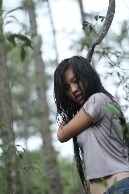 Nam Thành, Hoàng Oanh khoe da thịt trong phim teen ảnh 2