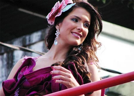 Pato tíu tít bên Hoa hậu Brazil ảnh 4