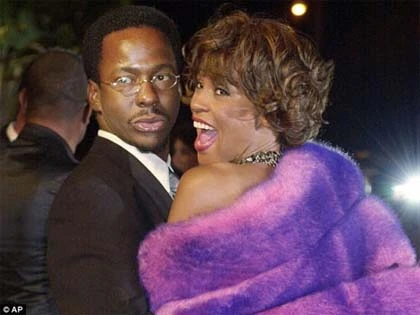 Bin Laden từng muốn cưới Whitney Houston ảnh 2