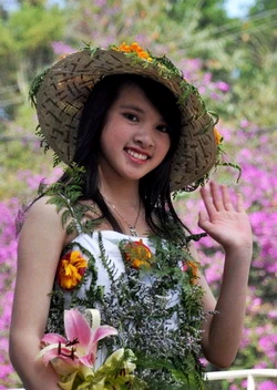 Thiếu nữ và lễ hội hoa Đà Lạt ảnh 1