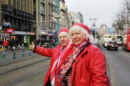 Cặp gái gọi song sinh “giải nghệ” ở tuổi 70 ảnh 3