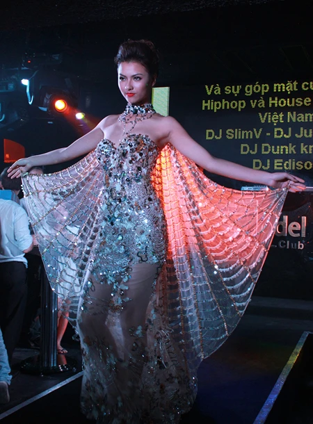 Vũ Thu Phương thu hút ánh nhìn ảnh 8