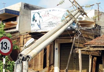 Lốc lớn làm sập, tốc mái 439 căn nhà ảnh 1