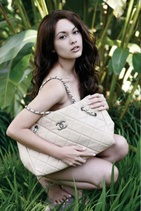 HH người Việt Alex Trần bán khỏa thân trên tạp chí ảnh 2