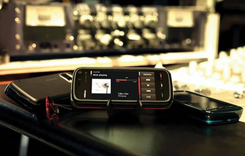 Giá bán của Nokia 5800 còn hơn 6 triệu đồng. Ảnh: Cnet.