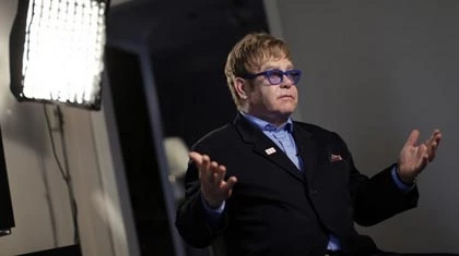 Elton John kiện báo chí tội phỉ báng ảnh 1