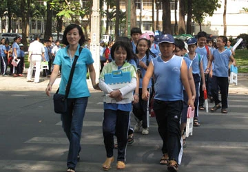 2.000 học sinh ra đường học sống ảnh 1