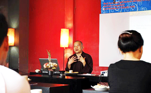 “Ảnh nghệ thuật” thiền bên... vũ nữ thoát y: Thoát hay tục? ảnh 1