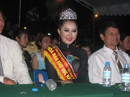 Hoa hậu Nguyễn Minh Ngọc Trâm xuất hiện tại đêm chung kết xếp hạng với tư cách khách mời đặc biệt